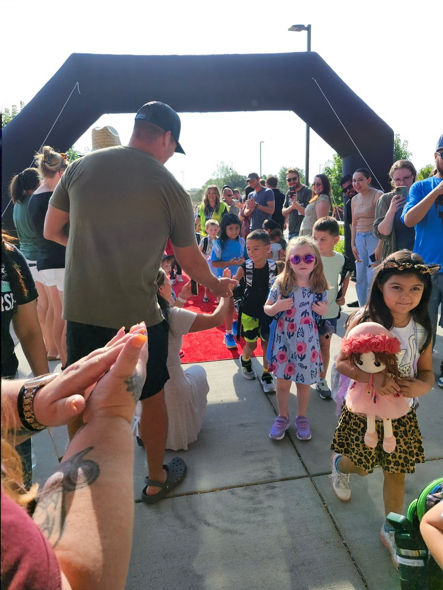 Grand View Elementary tweet media