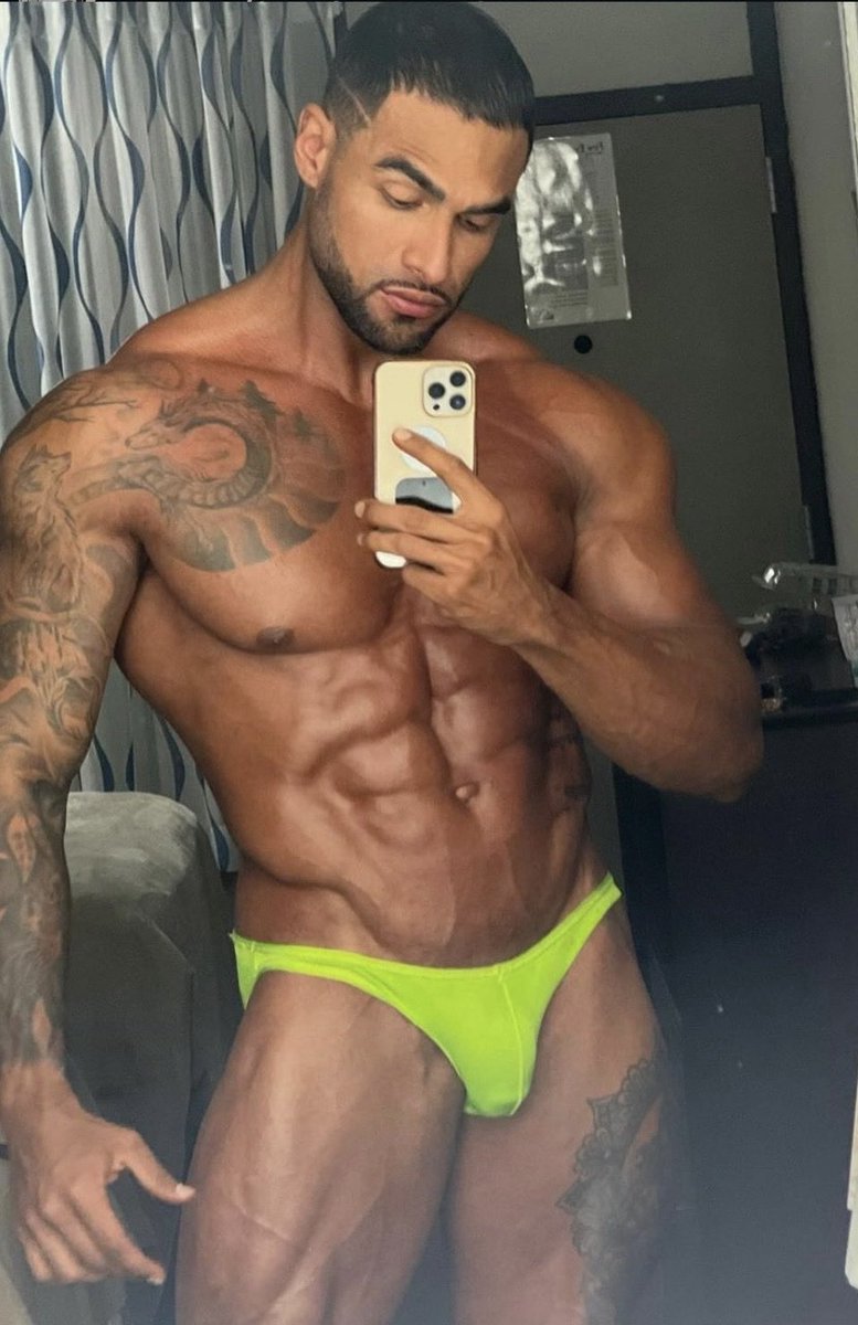 matureluv1's tweet photo. “Glow so dangerous, you can’t look away. ⚡🔥”
#ElectricDesire #BoldAndBare #SeductiveEnergy #RoyalHeat https://t.co/FZypLVU5Im