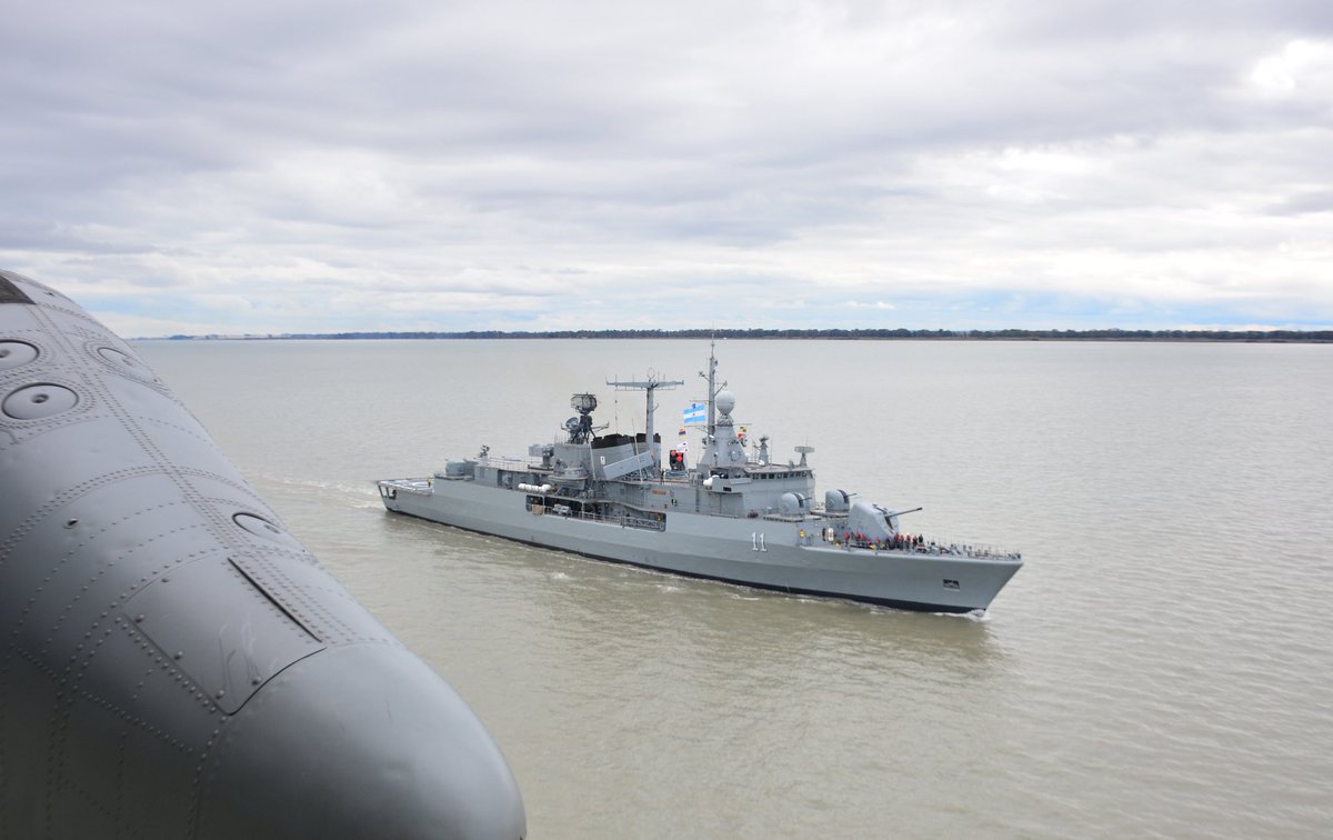SA_Defensa's tweet image. 📍Puerto Belgrano, #Argentina (🇦🇷)

The @Armada_Arg frigate ARA La Argentina (D-11) has departed port en route to the #UnitedStates (🇺🇸) for exercise #UNITAS LXVI.

Equipped with a Fennec helicopter, she will be in the United States till October.