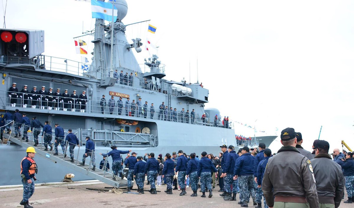 SA_Defensa's tweet image. 📍Puerto Belgrano, #Argentina (🇦🇷)

The @Armada_Arg frigate ARA La Argentina (D-11) has departed port en route to the #UnitedStates (🇺🇸) for exercise #UNITAS LXVI.

Equipped with a Fennec helicopter, she will be in the United States till October.