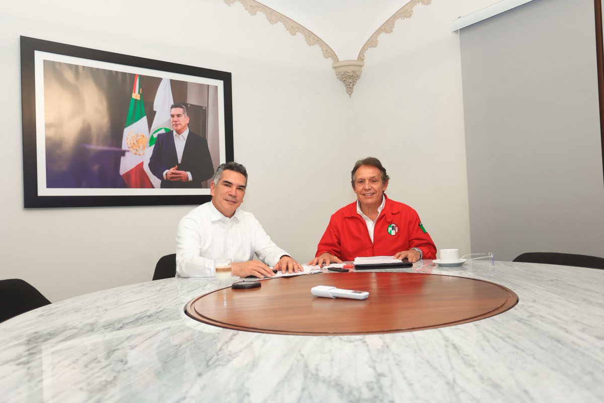 alitomorenoc's tweet photo. En reunión con @Jorge_Meade, Secretario de Organización del @PRI_Nacional. Estamos fortaleciendo los programas de capacitación, formación y estructura en todo el país, porque frente a un gobierno incapaz, desorganizado y que le ha fallado al pueblo de México, nuestra respuesta es clara: unidad, trabajo y organización.

El PRI es la verdadera oposición que no se rinde, que no se dobla y que está listo para defender a México.