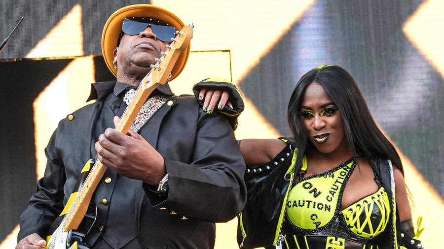 brandnewdrip's tweet image. naomi got her dad to perform her entrance at summerslam after his major health scare &amp;amp; now shes blessed with a baby 🥹 im so happy for her #WWERaw
