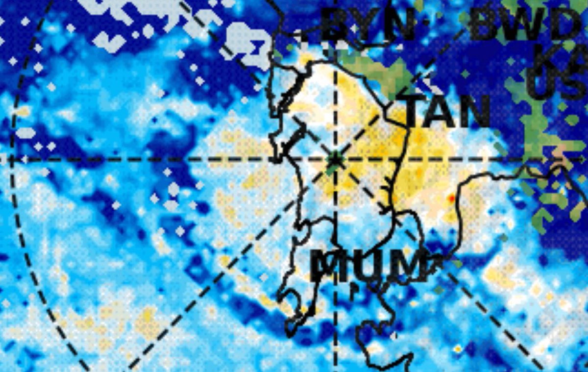 s_r_khandelwal's tweet photo. 7:30 AM Update
Massive Rains in Mumbai since midnight🚨
Many areaa are already Waterlogged and more Heavy Rains expected. Avoid going to office🚨 #MumbaiRains https://t.co/tDZVSngjTK