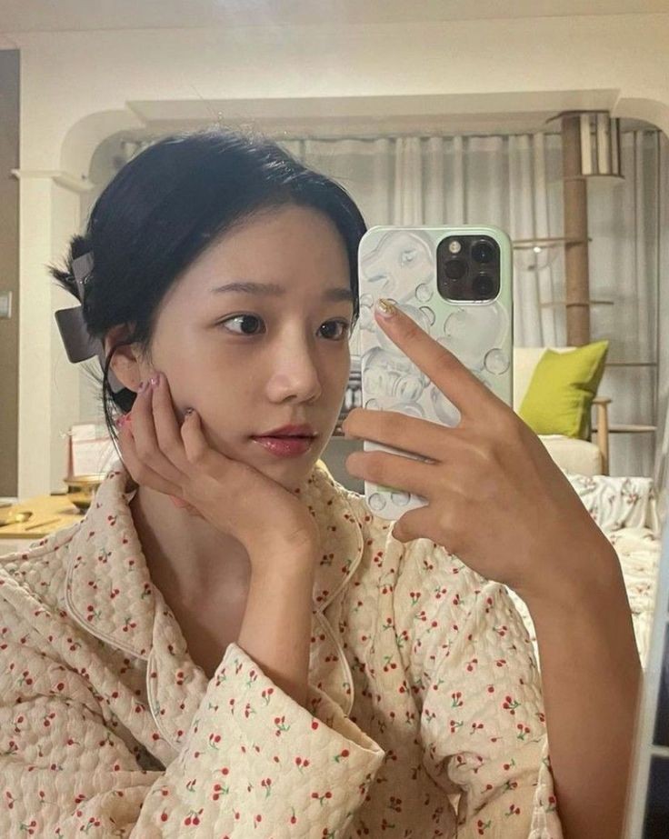 ㅤ 
〔 #ECLYSSIATION 〕 
 ㅤ꒰ 💭 ꒱ 𝗚𝗥𝗔𝗖𝗘 Wrote something.

오늘 아침에 비가 많이 와서 따뜻한 게 먹고 싶어서 국을 끓였어요.
 ㅤ