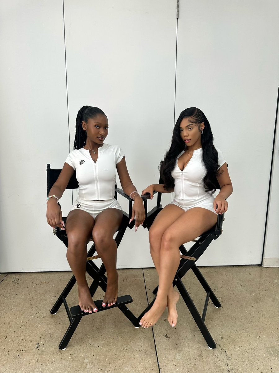 meaculpaco's tweet photo. Should we drop? 😍 https://t.co/VeFpAkcFfK