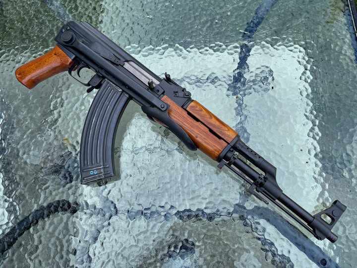 RealSwordHK's tweet photo. "I was flirting with selling my Type 56-2 because I just don't use it much these days and even drug it out to a swap meet. I pulled it out afterwards to wipe it down was like "damn, this is a really nice AK."
So... she's back on my wall"
Thanks @Airsoft Tech Talk from facebook https://t.co/XSW6U2ONV0