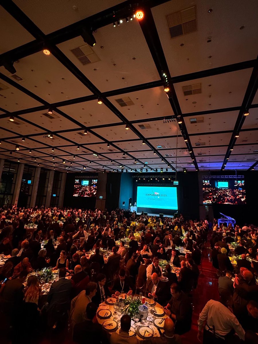 Noite de abertura da 42ª Convenção Gaúcha de Supermercados, promovida anualmente pela Associação Gaúcha de Supermercados. Faço questão de prestigiar esse evento todos os anos, pois ele reafirma a força e a resiliência da economia gaúcha!