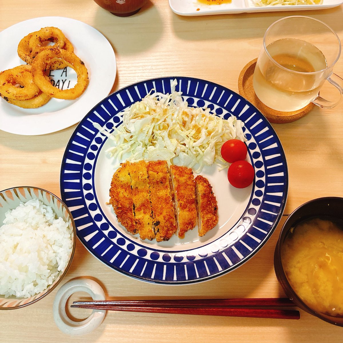 kuma_meshi_'s tweet photo. おでこちゃんが教えてくれた白菜と豚バラ
娘と作ったとんかつと娘が作った湯で野菜サラダ🫶

#おうちごはん #おうちご飯 #とんかつ
#娘ご飯 https://t.co/tCrrvXz1Iu