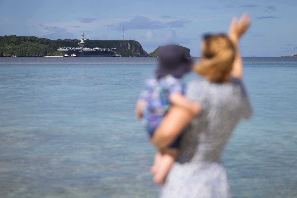 US7thFleet's tweet photo. Nimitz-class aircraft carrier USS George Washington, embarked Carrier Air Wing  5, and cruiser USS Robert Smalls arrived in Guam for a scheduled port visit August 17, while destroyer USS Shoup visits Saipan.

Read more: https://t.co/sj6xfohBor

#USNavy | #ForgedByTheSea https://t.co/QUIMrvH8fp