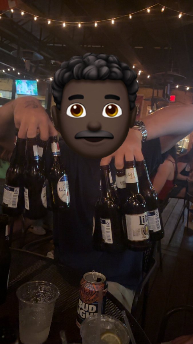 Archiballs69's tweet photo. Edward EBT hands #expand https://t.co/WbOE16FrKj