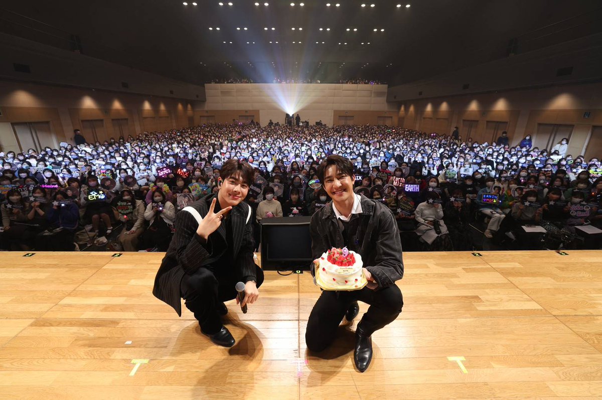 monmonnie0206's tweet photo. A pesar de las poco tiempo de preventa, otros países le han dado una cálida bienvenida. México no será el primero que NO. QUEREMOS RESPETO 

EARTHMIX FANS DESERVES RESPECT 

#EarthMixDeservesBetterVenue
#EMCambioDeRecinto
#EM1stFMinMexico
@GMMTV @KPEntertainment https://t.co/b3wewinjtD