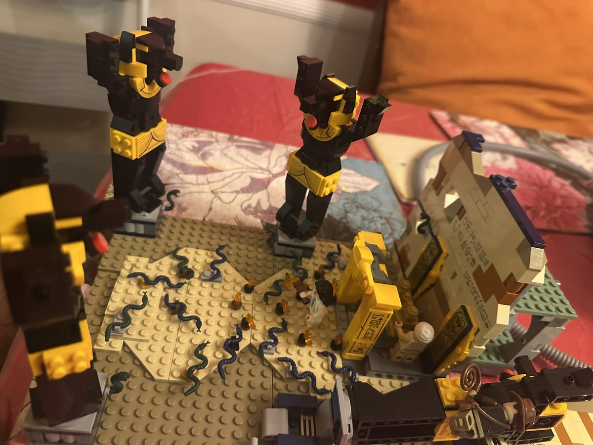 Lego Indiana Jones Raiders Of The Lost Ark, Well of souls Upgrade

Looks so good especially with the extra 2 Anubis statues and loads of snakes