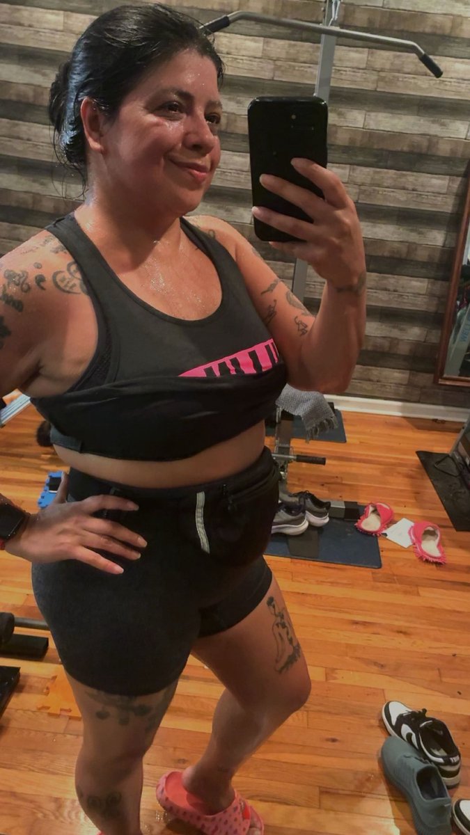 SueHappy3's tweet photo. Under 1 hr!!! 🙌🏼🙌🏼🙌🏼
Thank you God! #Halfmarathontraining #Rainrun #Runner #Chicago #Soaked
This run felt so good! I almost drowned a few times ! I sucked in rain through my nose. 🙄 https://t.co/mQwS0sEgg6
