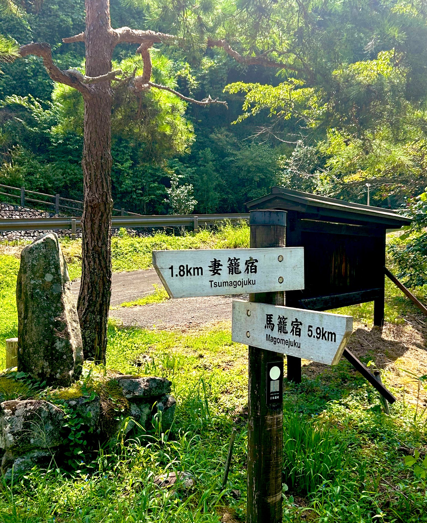 妻籠の宿　銀鼠の甍と恵那山　 パステル画 妻籠の宿 銀鼠の甍と恵那山 パステル画 妻籠の宿