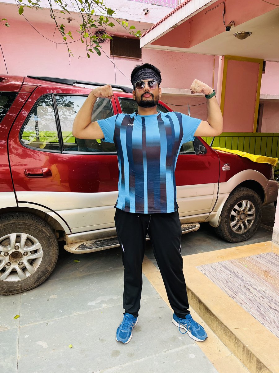 AnjulBamhrolia's tweet photo. मेरे साथ के लोग कहते हैं कि मैंने अपना ब्रेन हैक कर लिया है।

अब मुझे भूख नहीं लगती, न ही समोसा, जलेबी या मोमोज खाने की इच्छा होती है।

सुबह 5:30 पर मेरी नींद अपने आप खुल जाती है और मैं तरोताज़ा महसूस करता हूँ।

मैंने यह सब विपश्यना के ज़रिए कर दिखाया है।

आपको भी यह सीखना चाहिए। https://t.co/jKjfa6XTos