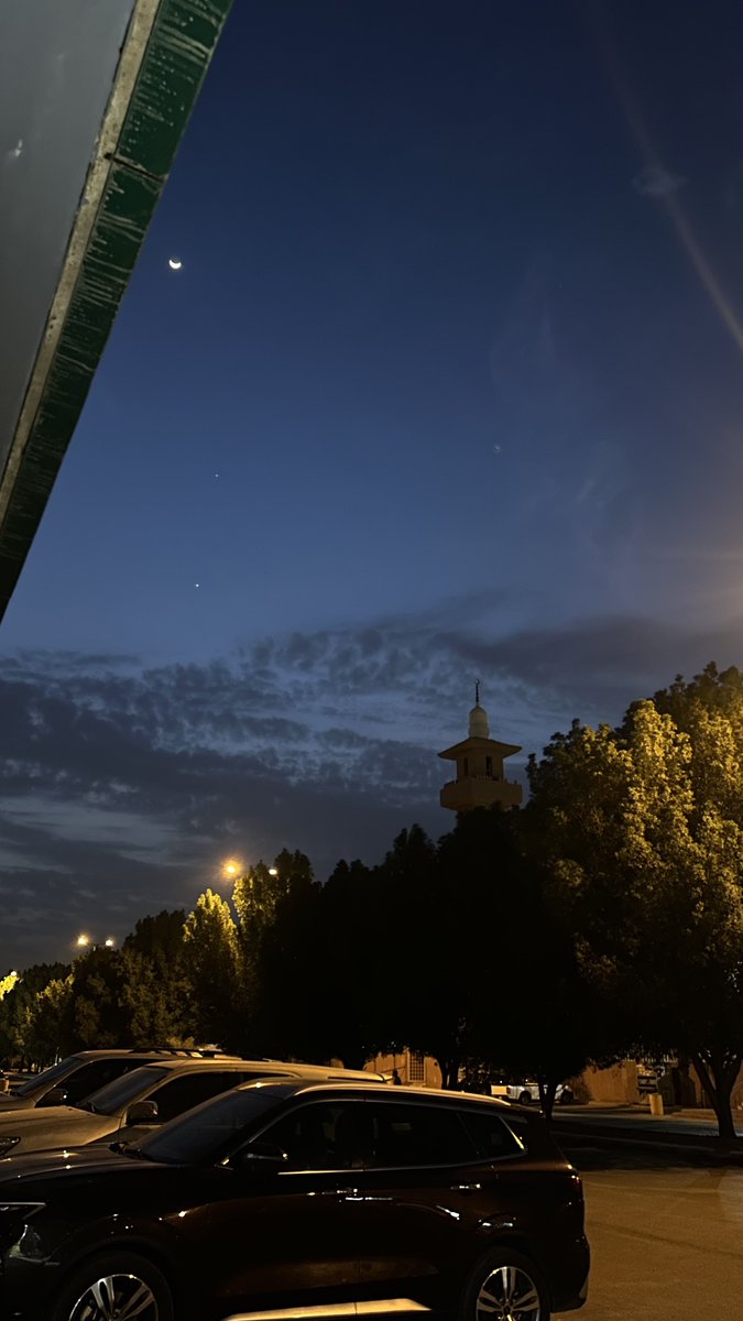 اصبحنا وأصبح الملك لله 
والحمدلله لله ولا إلا الله 

سبحان الله اول ما شفت لون السماء علطول جاء في بالي طقم برشلونة 2005