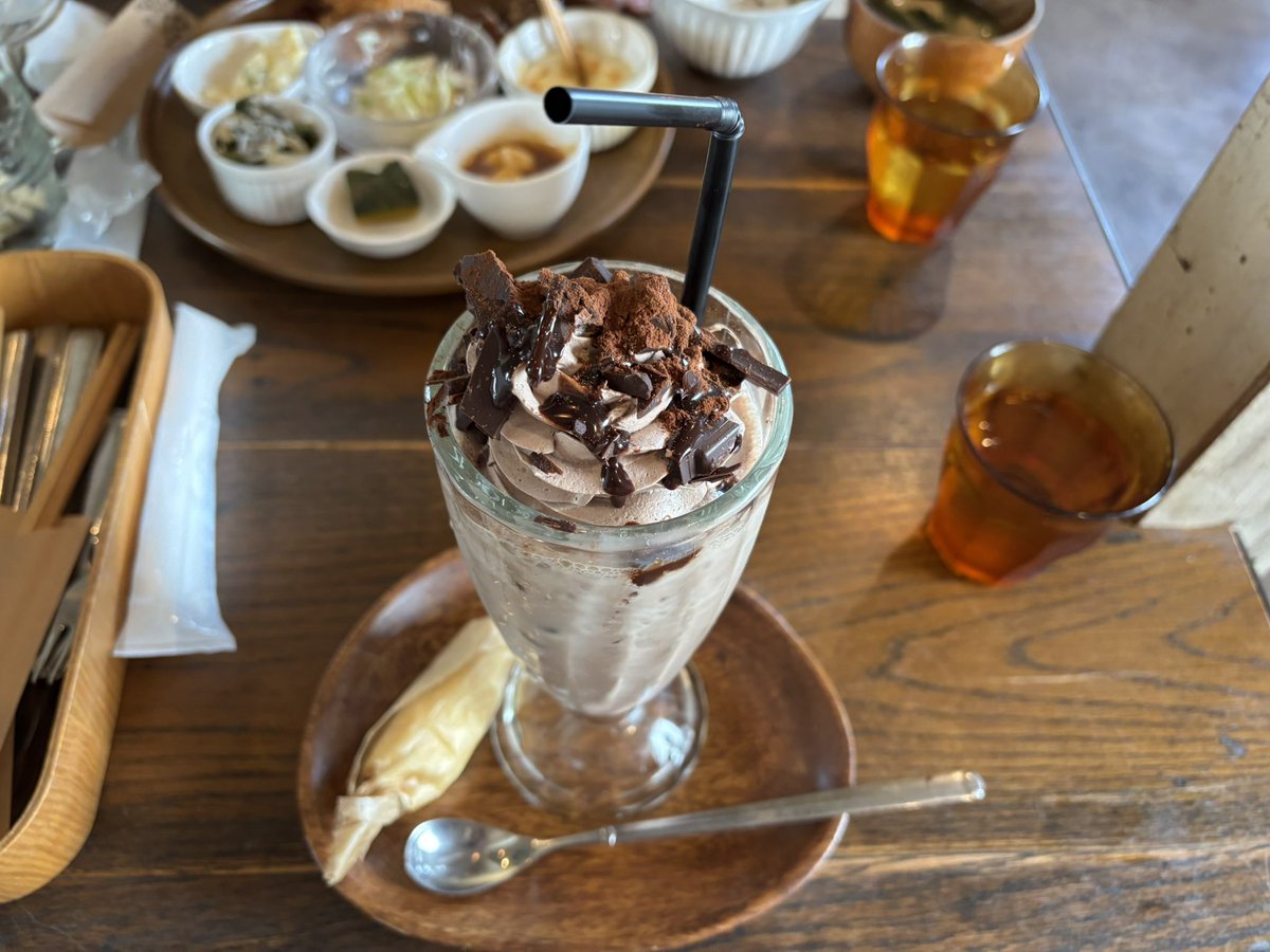 こんにちは、田中です😊
香川町にある【とんとん】というカフェに行ってきました♪
チョコレートアイスというメニューが甘々で私得でした🉐✨✨