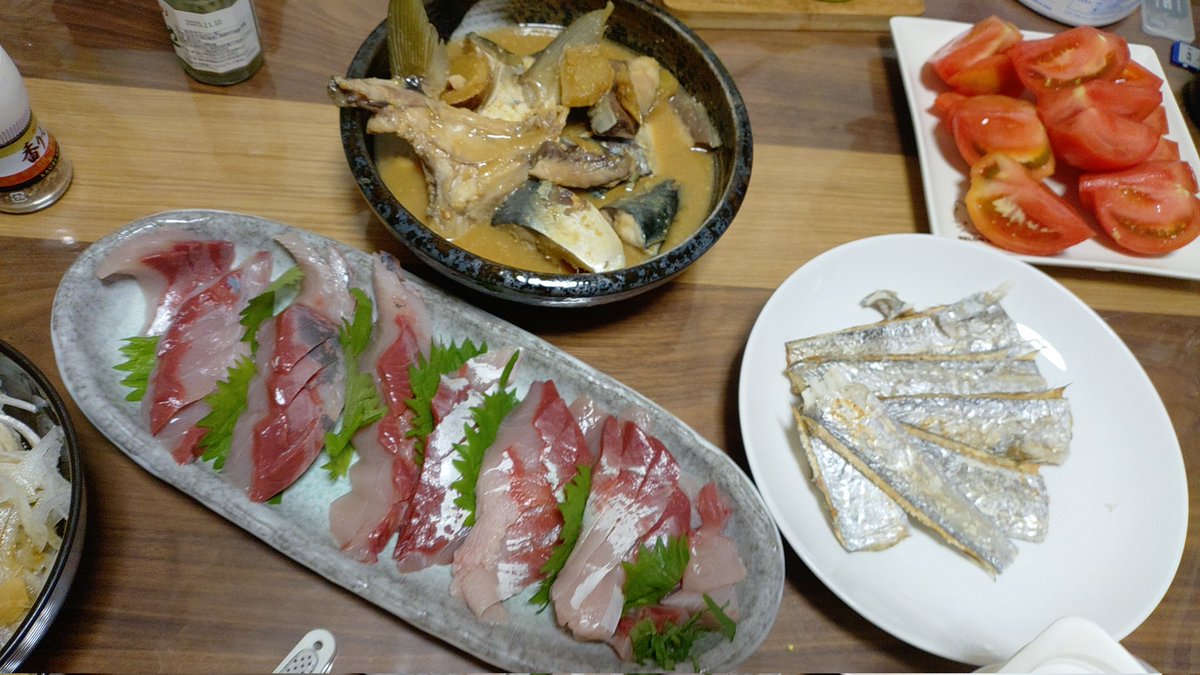 riverfeen's tweet photo. お盆中の関西釣りキャラバン超楽しかった！ジギングもタイラバも初めて2枚潮のハッキリした層を感じてあ〜これが！ってなってた😎

そして紀北産の魚どれもめちゃくちゃ美味い。鯛結構リリースしたけどキープしとけば良かった🤣 https://t.co/CcFE0txy4s