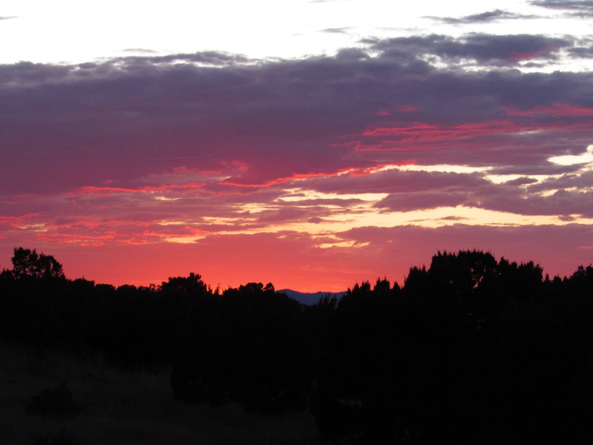 sfpl's tweet image. #SantaFeNM #SkyPainting #MonsoonSunset