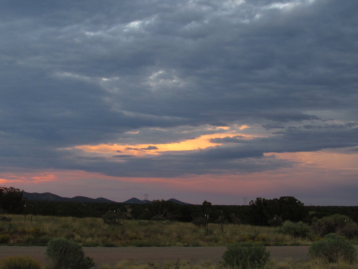 sfpl's tweet image. #SantaFeNM #SkyPainting #MonsoonSunset