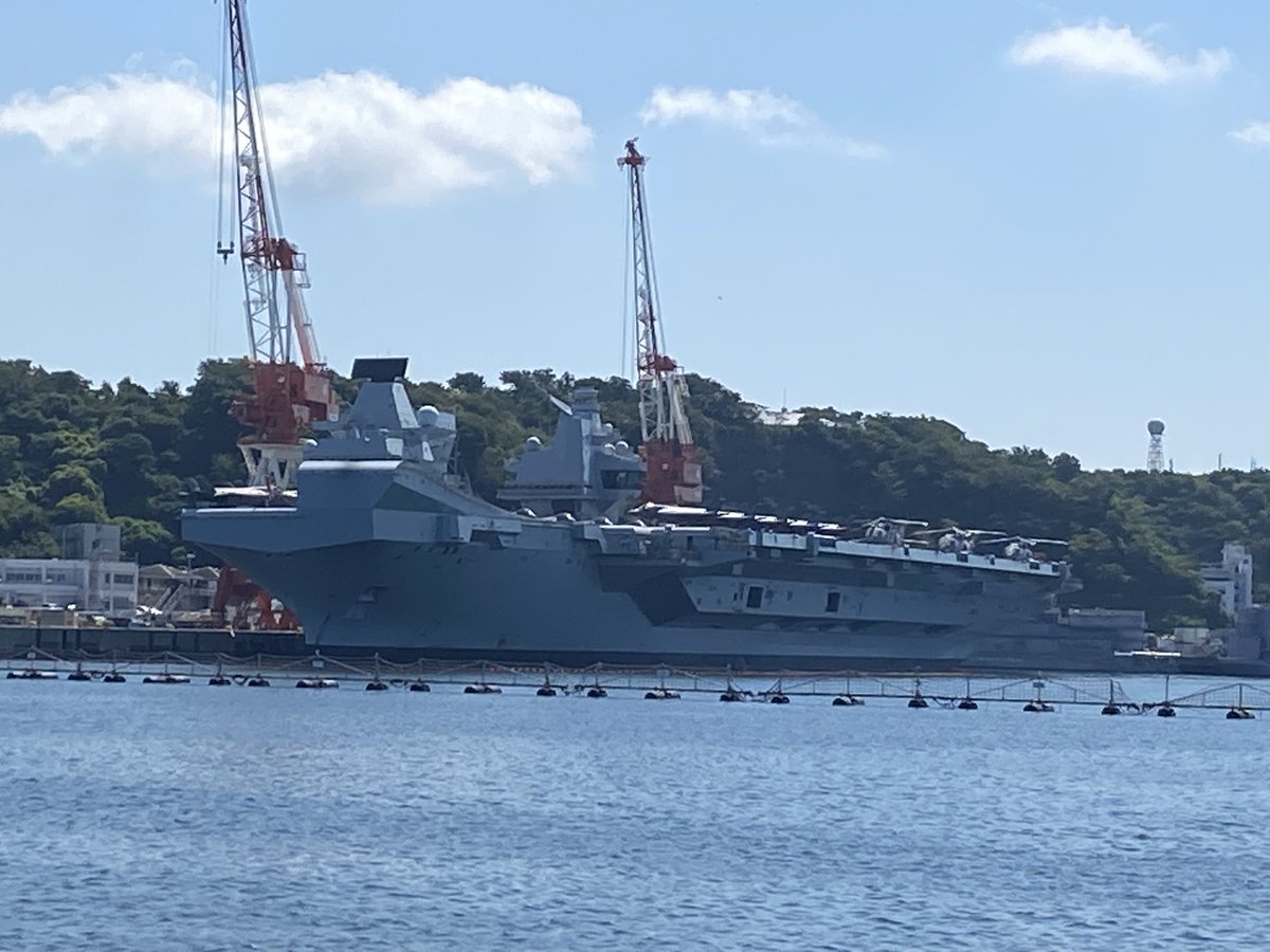 どーしてもイギリス空母 プリンス•オブ•ウェールズを見たくて…YOKOSUKA軍港めぐりに行ってきた。かっこよかったー。心残りはノルウェー海軍 ロアール•アムンセンが見れなかったこと。また行くか…