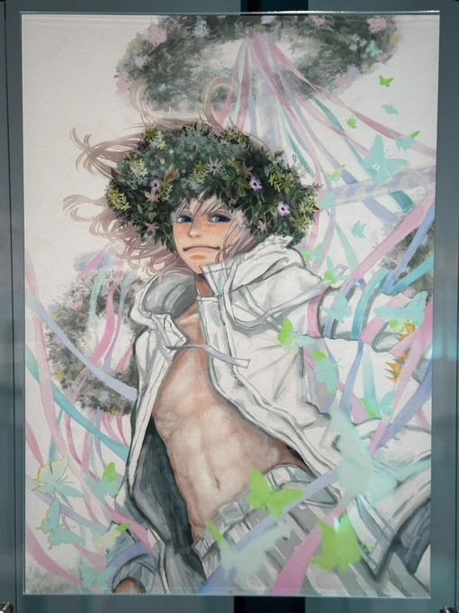 最終再臨展、水着の2枚もすごく良かった〜〜!黒オベの方、映り込みを防ぐのが難易度高かったので下から見た、キラキラ加工が分かる写真