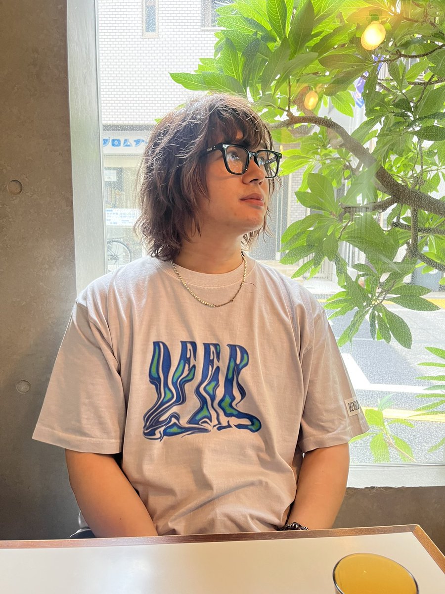 yikyuusay's tweet photo. グラスカップ一瞬でなくなってしまいました、すみません…！
追加分今日発注したのでしばしお待ちください！

そしてナップサック、TシャツのライトグレーのXLが残りわずかです！
こちら再販の予定はないのでぜひチェックお願いします🙇

販売ページ
https://t.co/1yLMIvaXrV

#deepseaclub https://t.co/OWviXW35QG