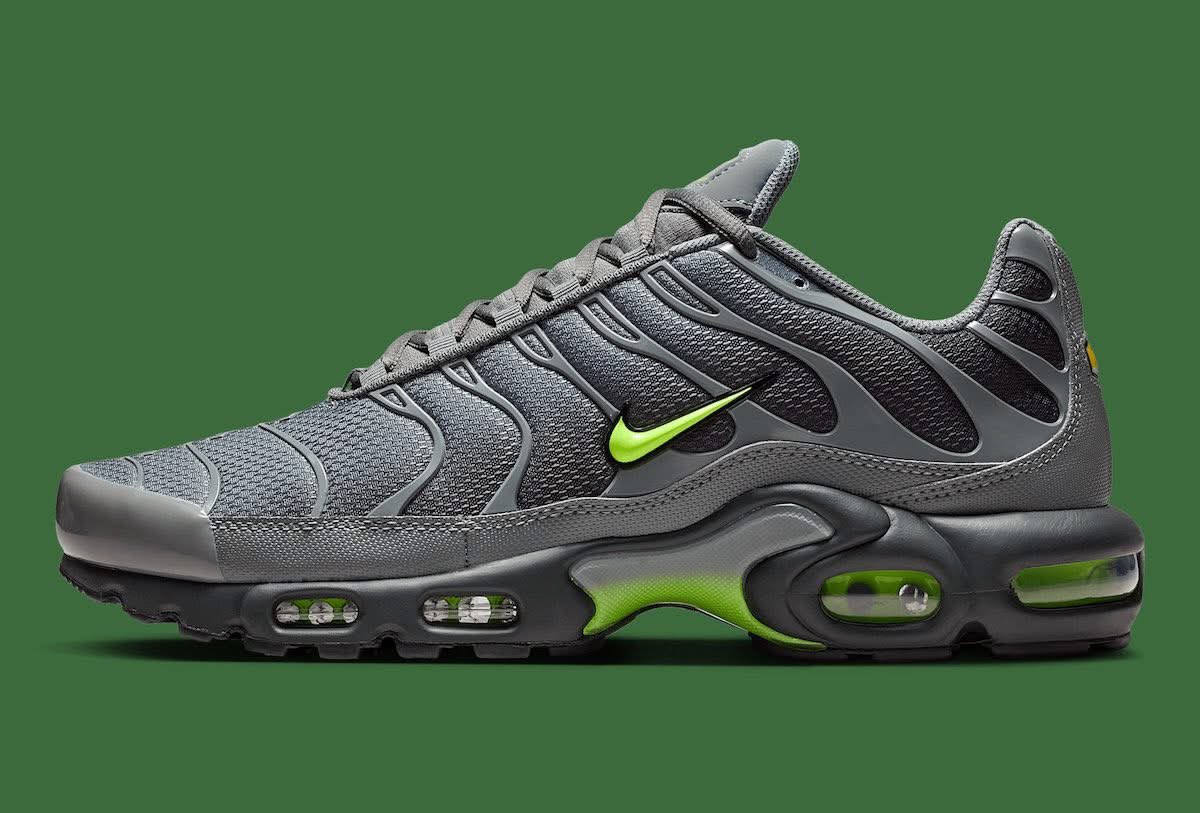 nike tuned 2 foot locker