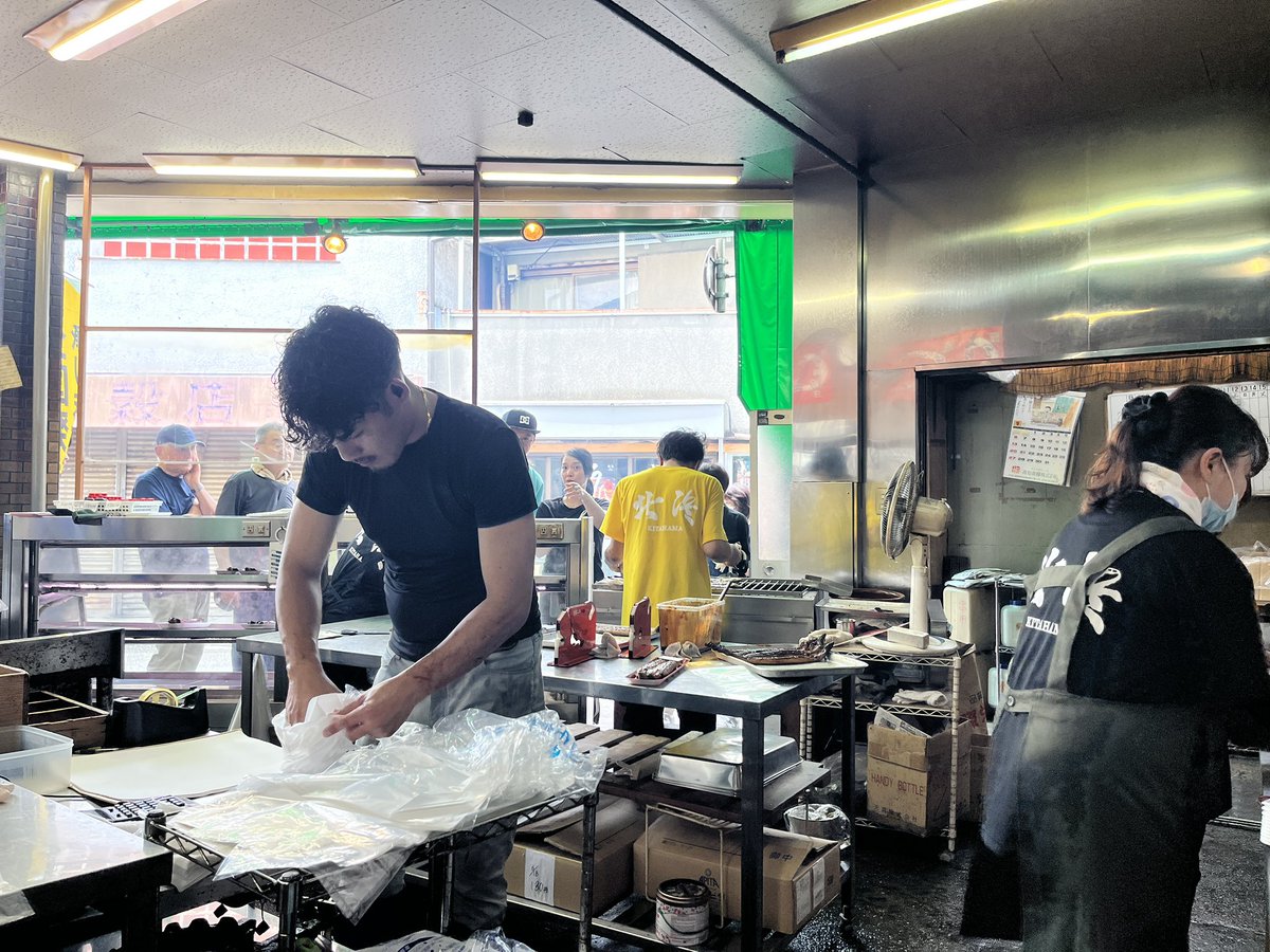 ウナギを焼く者たちの背中はカッコいい