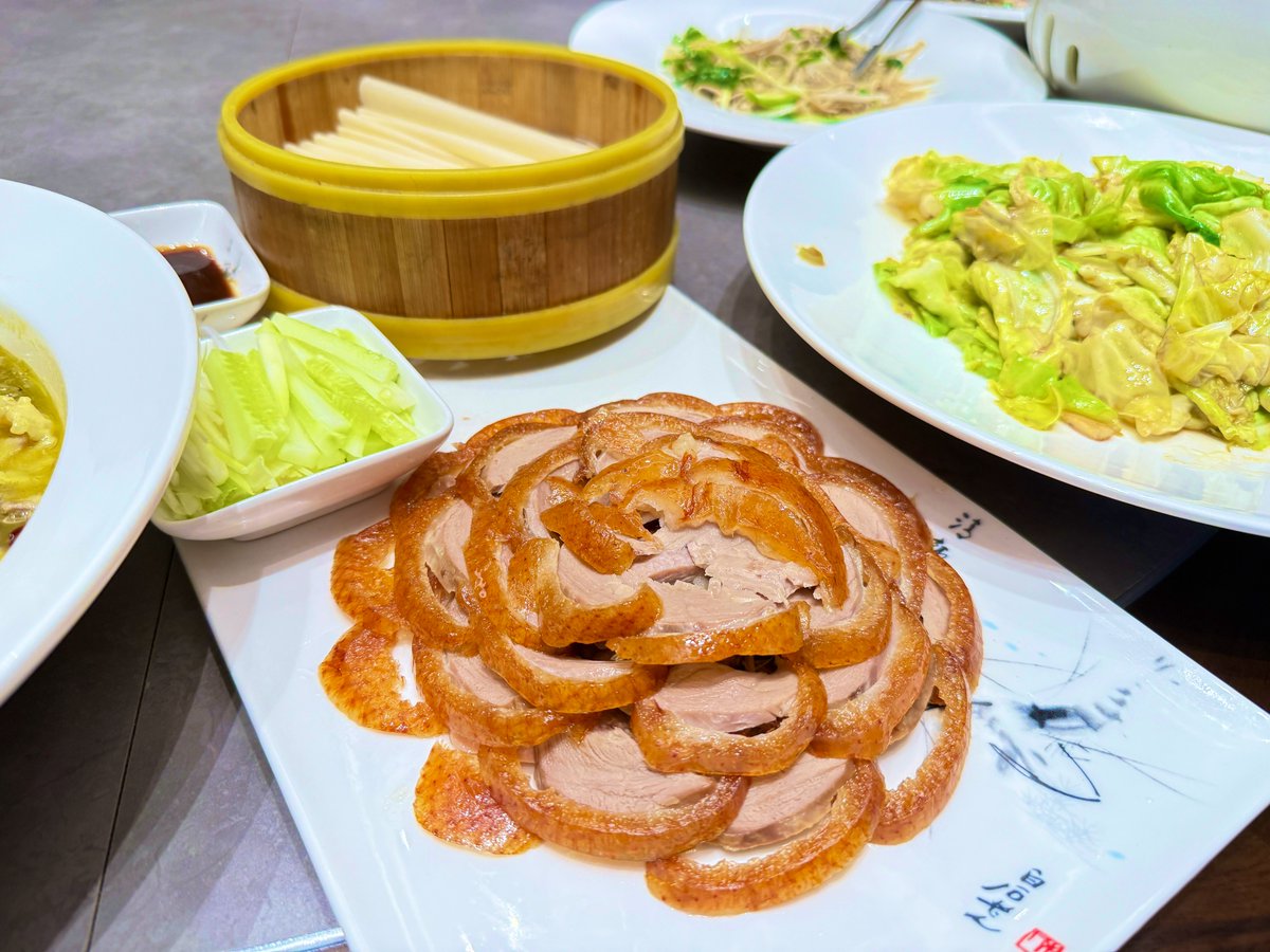 さすが北京ダックの発祥地「山東省」
出張で来たら、ホテルの昼食は毎日北京ダックが一般的なおかずとして登場しています🫢🫢
えっ？って思う知識:北京ダックは山東料理です♪