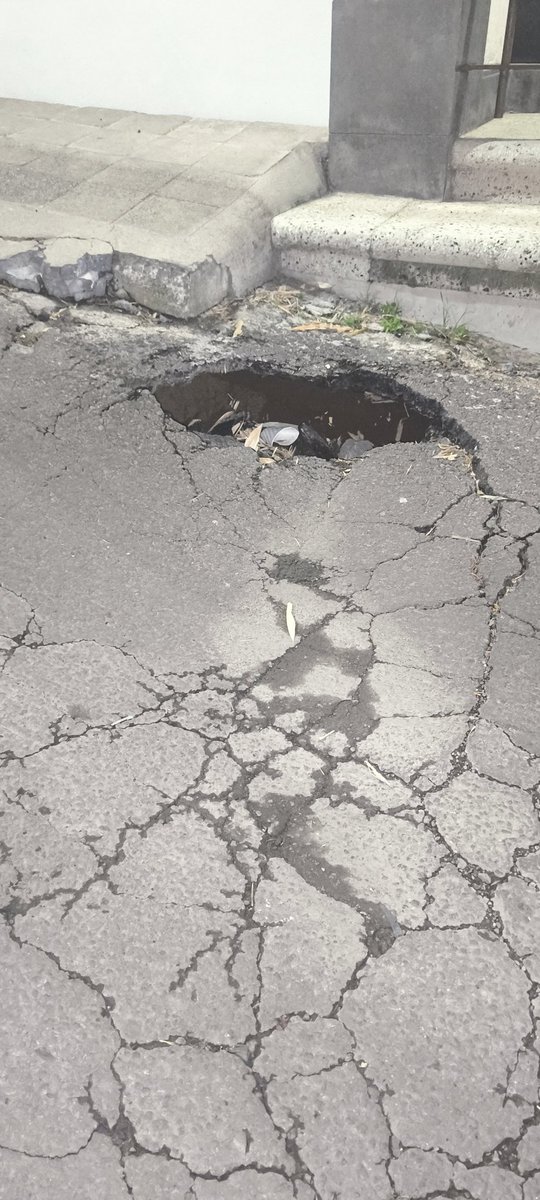 corpsemx's tweet photo. @SEGIAGUA @ClaraBrugadaM @m_contrerascdmx zocabon en calle vista hermosa 12 en la colonia el tanque en la Magdalena Contreras urge revisar @CNPC_MX https://t.co/eLcUjYGmWu