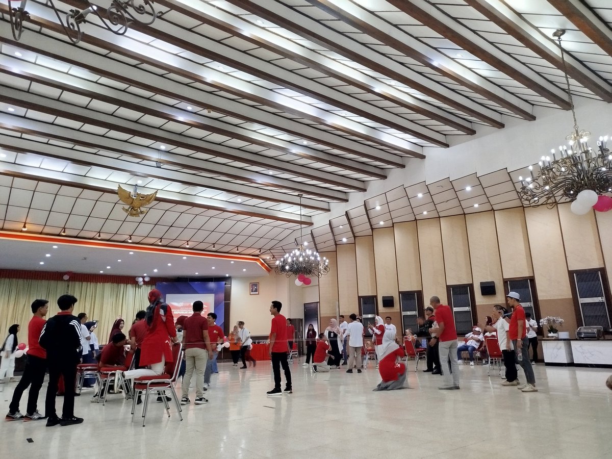 Memperingati hari kemerdekaan RI ke 80 di auditorium kampus ULBI dengan bernagi perlombaan dan door prize tentunya. Diawali dengan Apel AKHLAK dengan pembina upacara Rektor ULBI