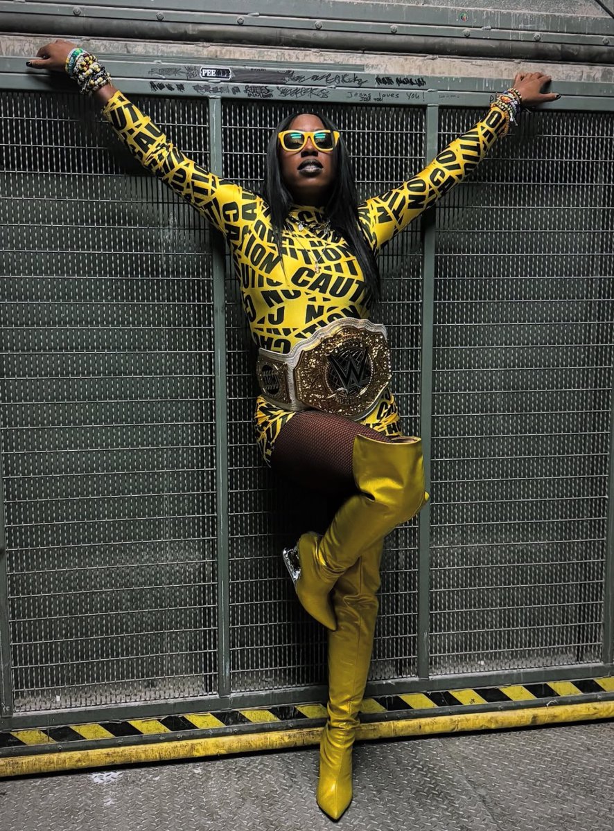 WrestlingWCC's tweet image. Becky Lynch reacts to Naomi’s pregnancy 

“How irresponsible, getting pregnant as a champion.”