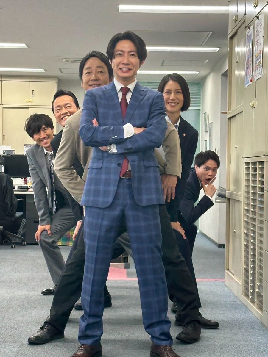 ／
『#大追跡 ～警視庁ＳＳＢＣ強行犯係～』
　オフショットが到着📸
＼

豪華キャスト陣の
"可愛いニコニコショット"😆

本当に仲が良いのが伺えます...！！

▶️第7話 放送は本日！！
8月20日(水)よる9時〜

#大森南朋 #相葉雅紀 #松下奈緒
#本田大輔 #宮地真史 #遠藤憲一