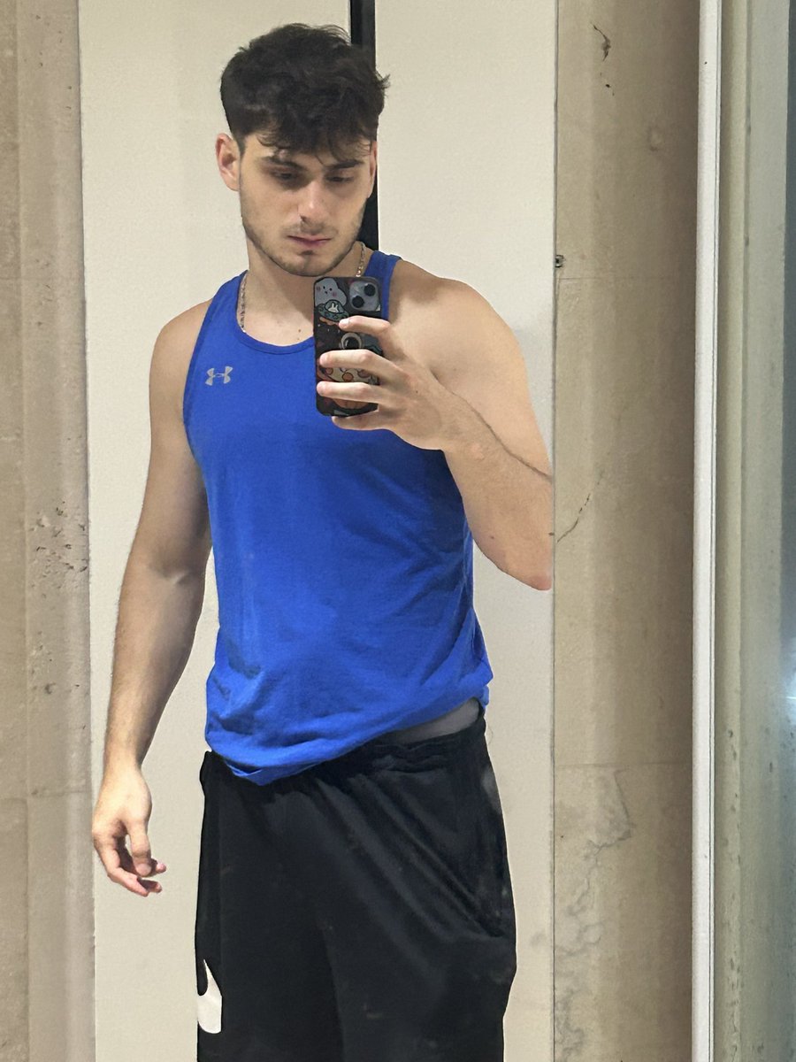 KBisTwisted's tweet image. I don’t usually share much about my personal life but last szn I got too caught up in the game and lost sight of what really mattered, not letting that happen twice.
Right now I’m in the best spot physically and mentally, just a few more pounds to finish my bulk.