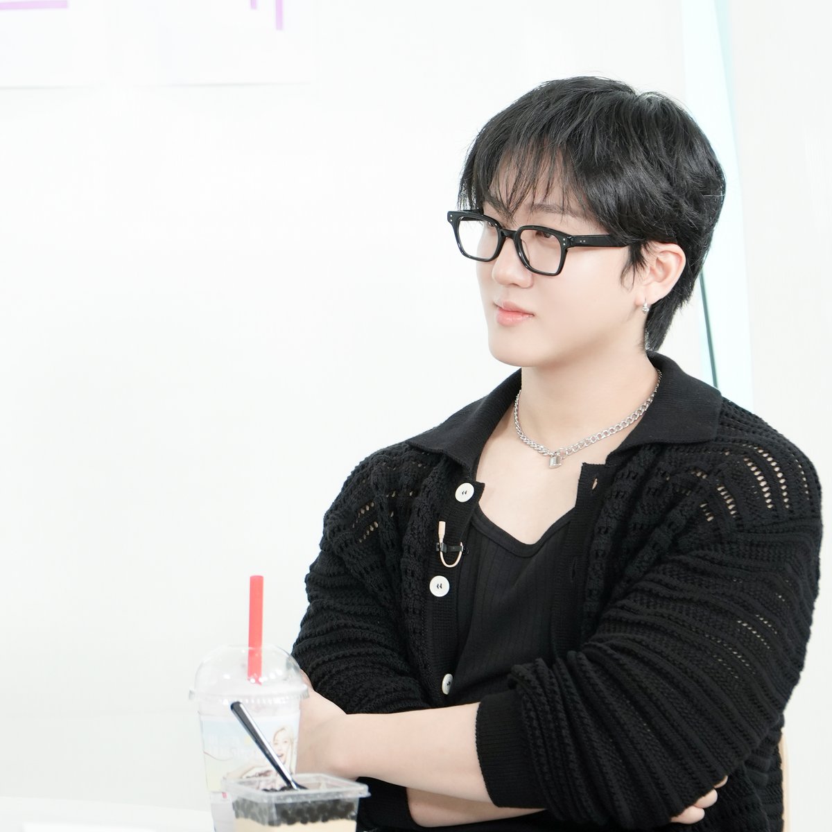 TEO_universe_'s tweet photo. 롱롱이와 합의 끝에 살롱드립을 보기로 했어요!

☕살롱드립2 창빈&amp;필릭스 편은 TEO 유튜브에서 확인하세요!

#창빈 #Changbin #필릭스 #Felix #StrayKids #스트레이키즈 
#장도연 #살롱드립2 #SalonDrip #TEO #테오 https://t.co/THDowPjkTL