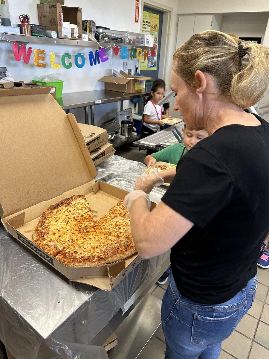 DirectoraDanya's tweet photo. Last year we kicked off our recycling program 🗑️♻️ with the help of staff &amp; students &amp; what a success it’s been! Our older Lobos love leading the way &amp; teaching younger Lobos. 🌟 Bonus today: Domino’s Pizza Day 🍕🐺 #YouBelong @BostoniaGlobal @CajonValleyUSD @NerelWinter https://t.co/g9BS5IReBv