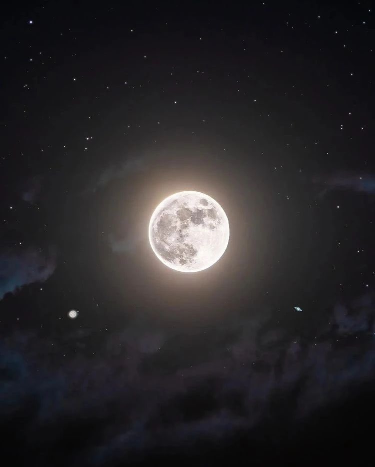 la luna, júpiter y saturno