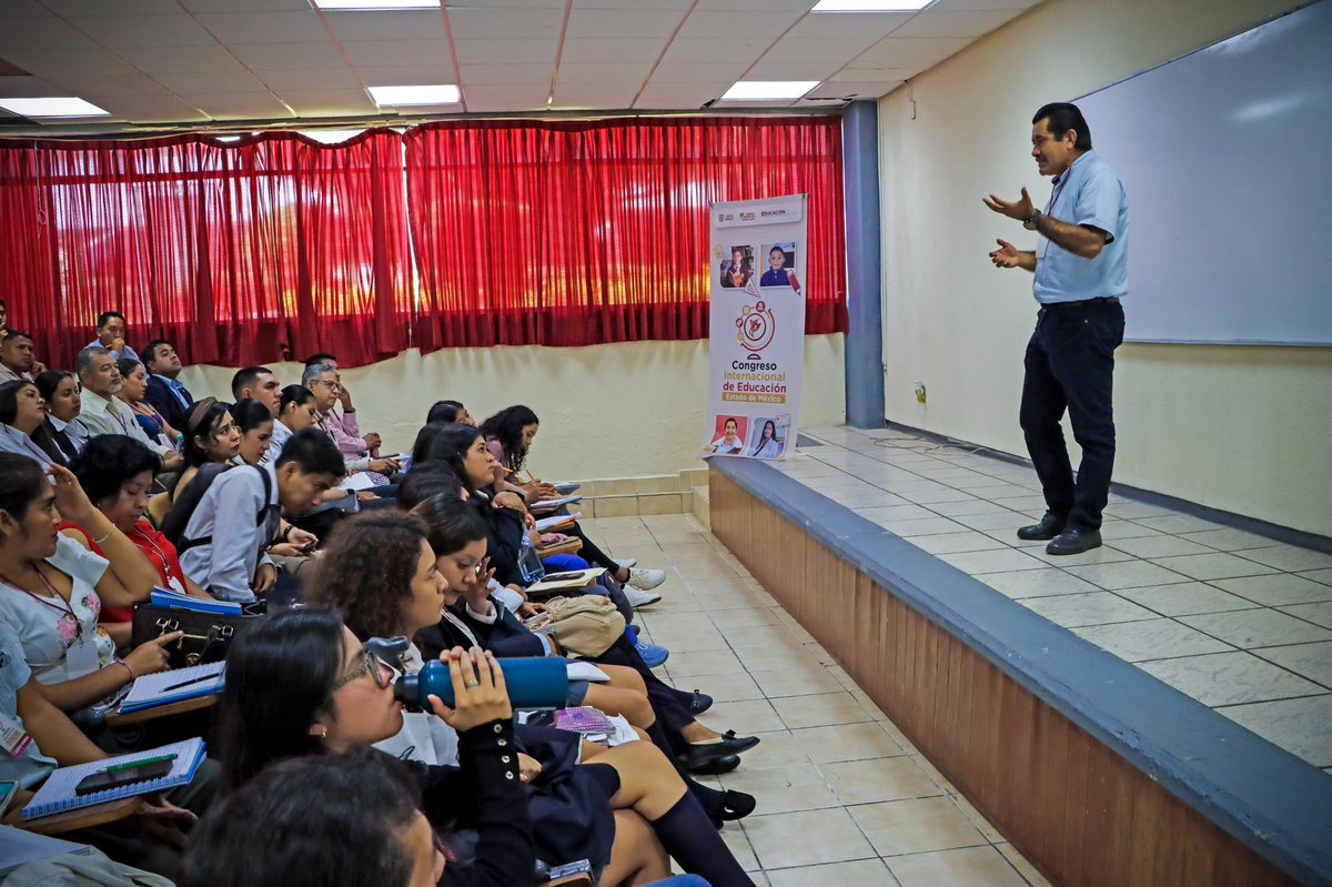 secti_edomex's tweet photo. ✨Así se vivió el primer día del Congreso Internacional de Educación en #Toluca, #Texcoco y #Tejupilco.

📚Un encuentro que está abriendo el diálogo, la reflexión y la construcción colectiva, reafirmando que la educación se transforma desde las comunidades de aprendizaje. 📝 https://t.co/85XrNhWZoB