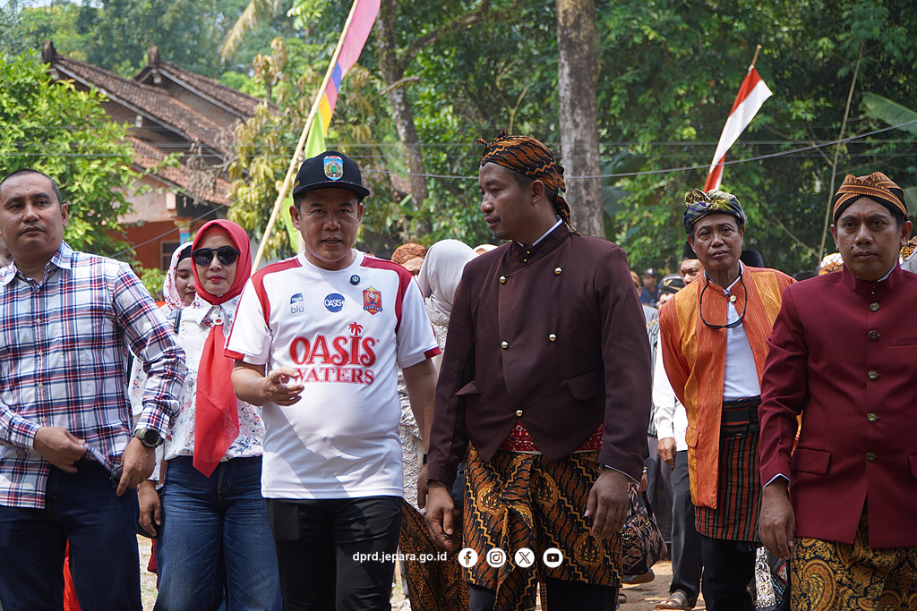 Bersama Kodim 0719/Jepara Bentangkan Bendera Merah Putih 1000 M, Ketua DPRD Jepara: Simbol Persatuan Kebersamaan.

Berita selengkapnya di dprd.jepara.go.id/bersama-kodim-…

#dprdjepara
#beritadprdjepara
