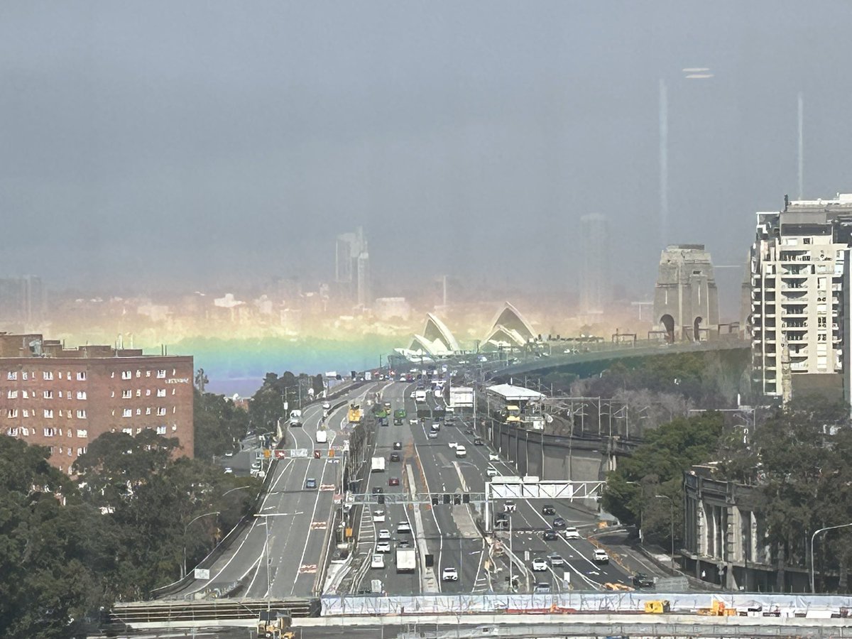 jeremyjmitchell's tweet image. Horizontal #Rainbow in Sydney at the moment. Wow @abcsydney