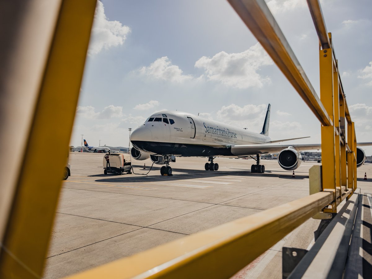 SamaritansPurse's tweet image. ✈️ On Friday, Samaritan’s Purse deployed our DC-8 and 757 cargo planes once again to the Middle East—airlifting over 88,000 pounds of life-saving food for suffering families in Gaza.

These sixth and seventh relief flights were a success, and the urgently needed supplies are now…