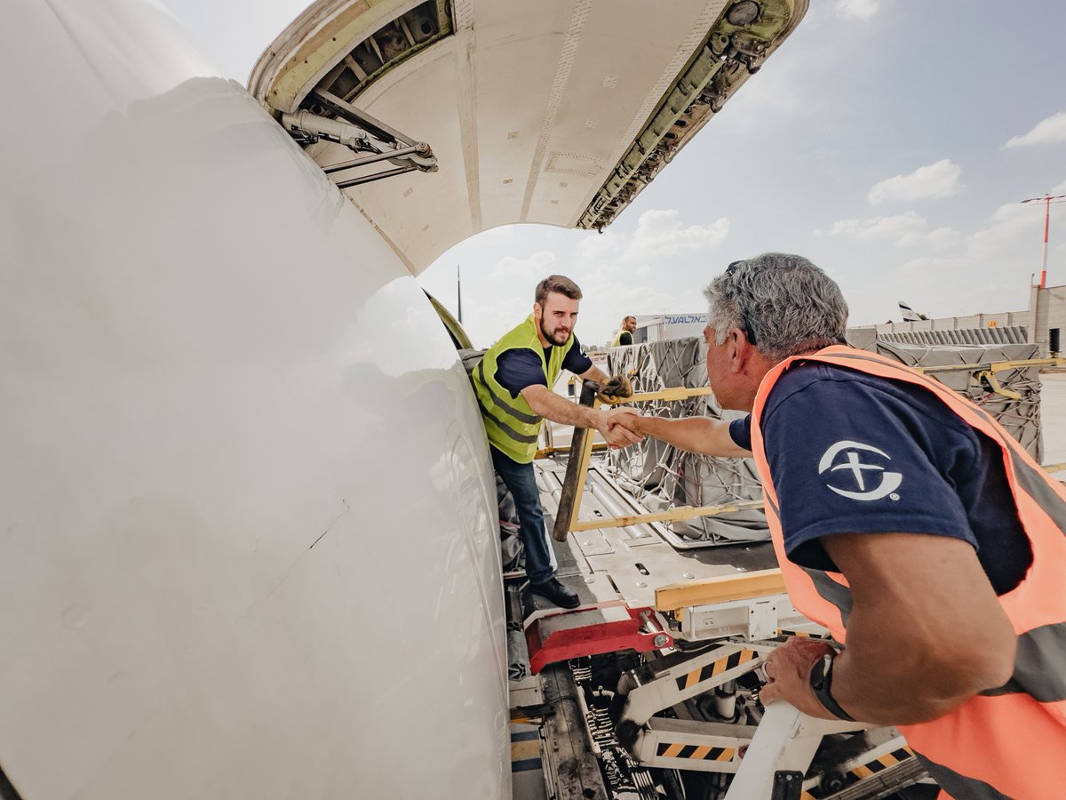 SamaritansPurse's tweet image. ✈️ On Friday, Samaritan’s Purse deployed our DC-8 and 757 cargo planes once again to the Middle East—airlifting over 88,000 pounds of life-saving food for suffering families in Gaza.

These sixth and seventh relief flights were a success, and the urgently needed supplies are now…