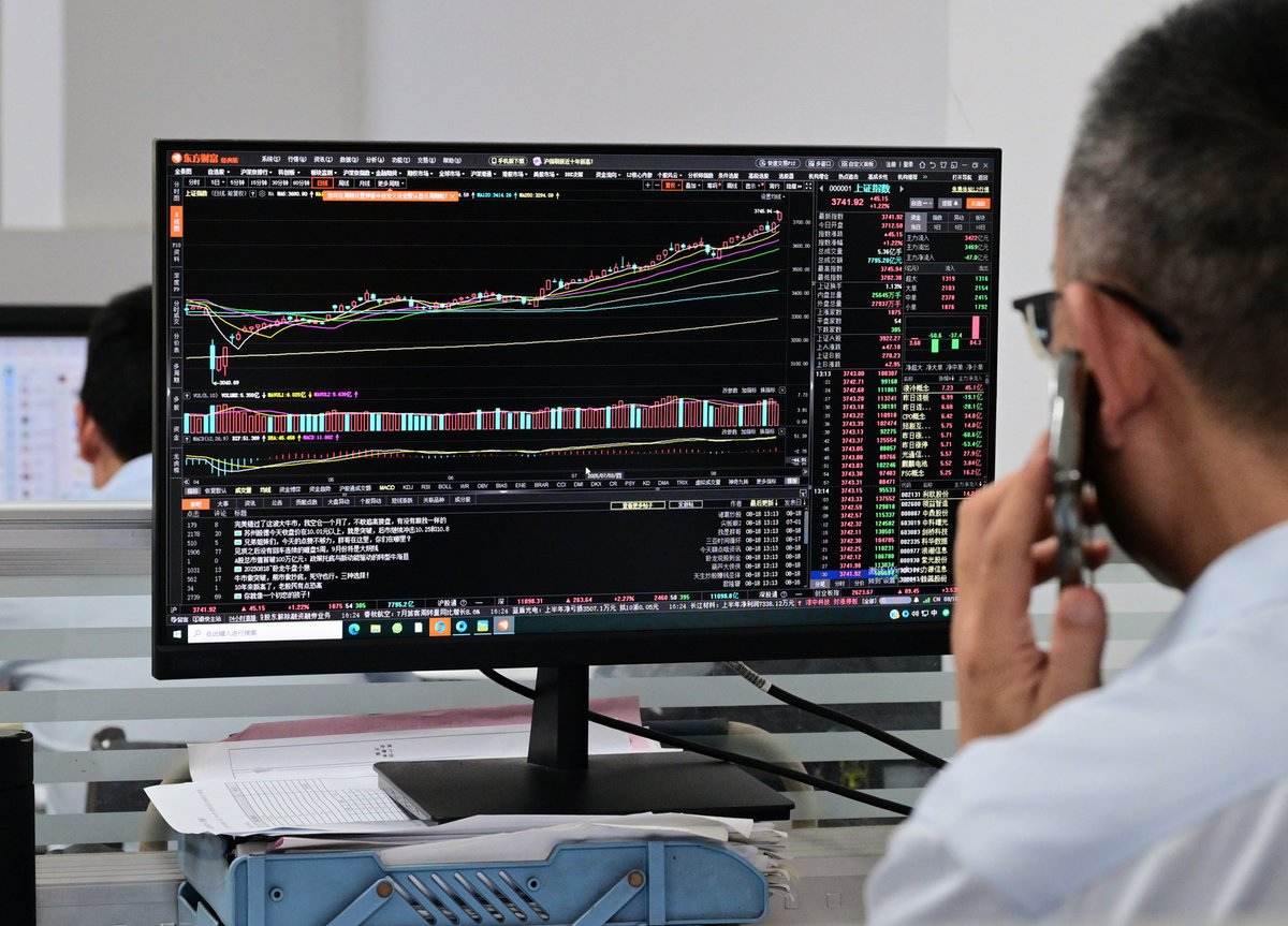 ChinaDaily's tweet photo. China's A-share market surged to a fresh milestone on Monday, with total market capitalization exceeding 100 trillion yuan ($14 trillion), buoyed by robust trading activity, improving investor sentiment and sustained capital inflows. #Ashare #economy https://t.co/uHfacLTQlg https://t.co/8bjcWK84VZ