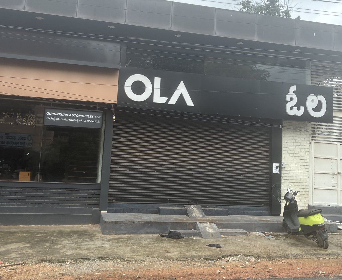 iamMurthyraj's tweet photo. @OlaElectric  @bhash @Olacabs
We’ve been watching for 15 days, and the showroom hasn’t opened. 
Who is responsible for this?

 Ticket id #09270260 it’s been 20 days since I left my scooter for service, but it’s still not resolved.I haven’t received any calls
 Where#HyperService ? https://t.co/oYPg0O2NPq