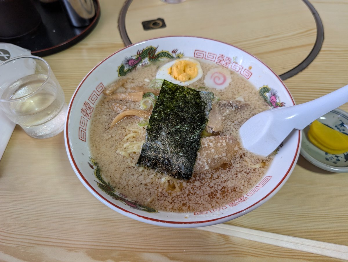flory_nina's tweet photo. お盆は3日連続昼に起きてすぐにラーメンに連れて行かれると言う事がありました🍜 https://t.co/A1vjB5AyES