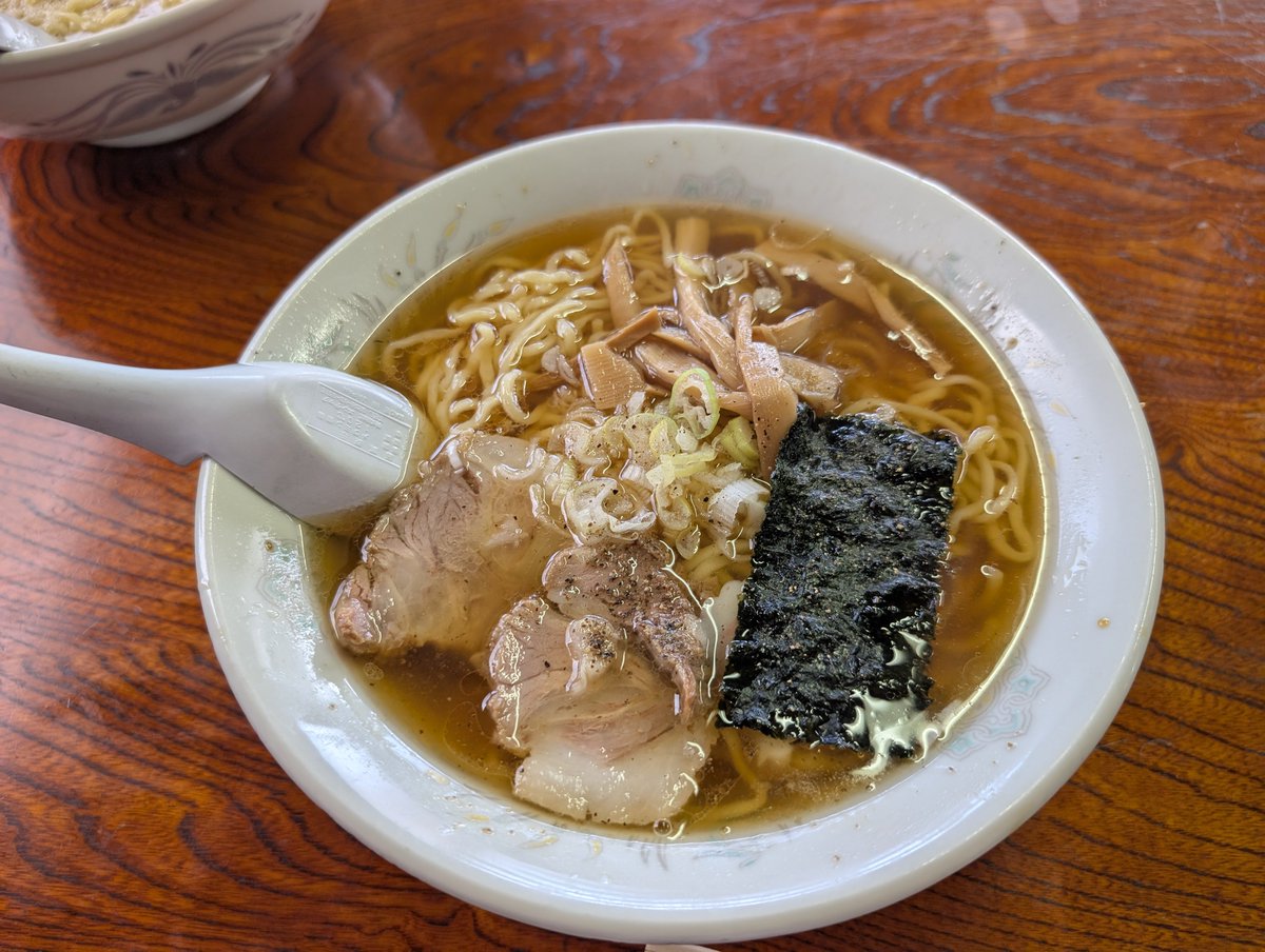 flory_nina's tweet photo. お盆は3日連続昼に起きてすぐにラーメンに連れて行かれると言う事がありました🍜 https://t.co/A1vjB5AyES
