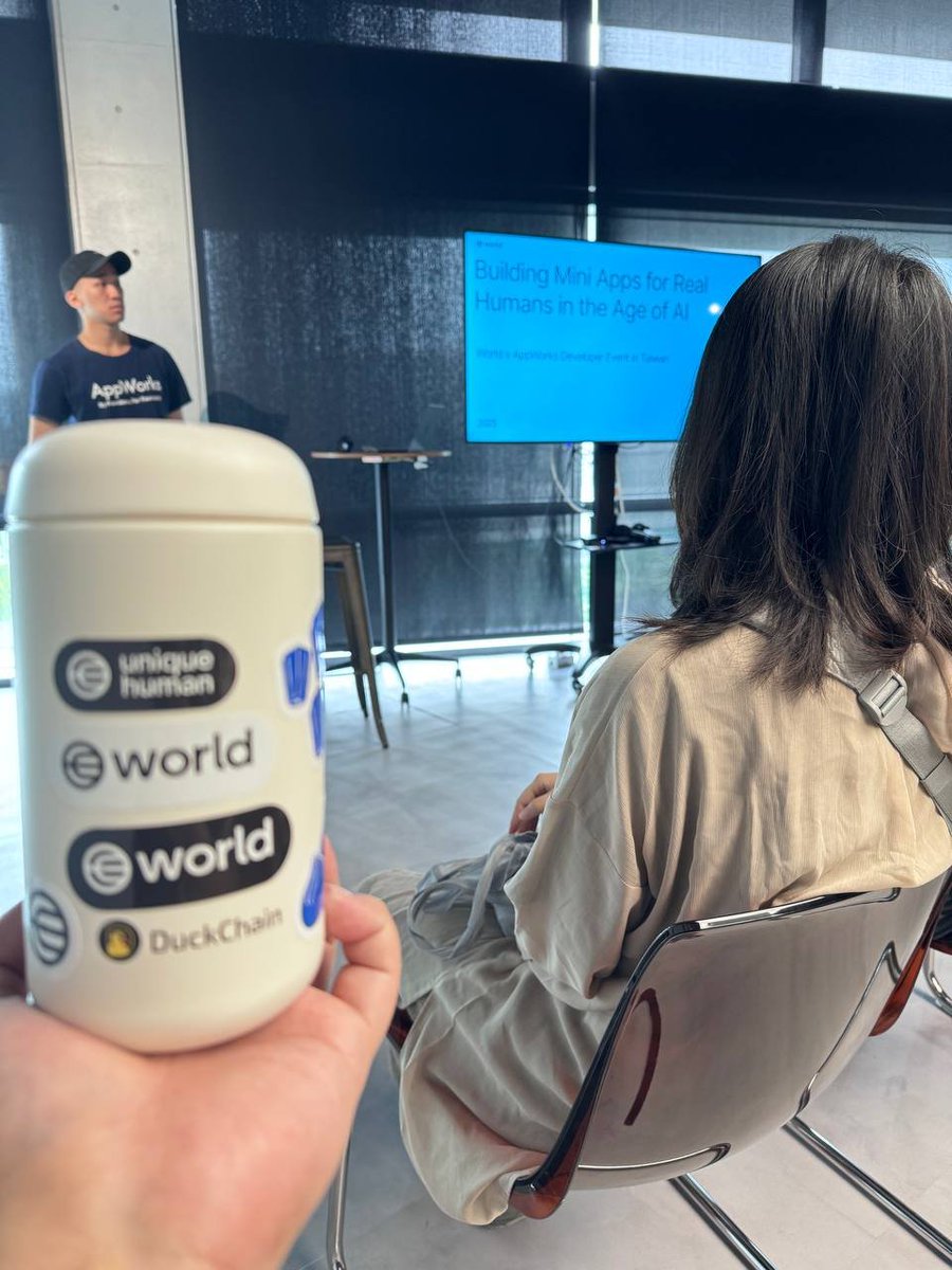 We just got some quacking good shots 📸 from our Taiwan Ambassador Eric <a href="/zk123fu/">艾瑞克李 | Eric_Lee (🧩 $BARD| 🦅🟠 $FF)</a> at some offline events!
Ducks are spreading their wings everywhere 🌏💛
#DuckChain $DUCK