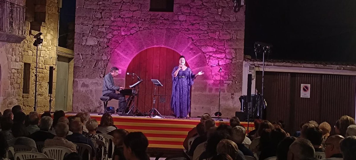 Un concert 'De pel·lícula' a la Vilaclosa amb interpretacions de les cançons més emblemàtiques de bandes sonores i musicals va posar fi a la Festa Major! 🎤🎼🎞

#Maials #festamajor