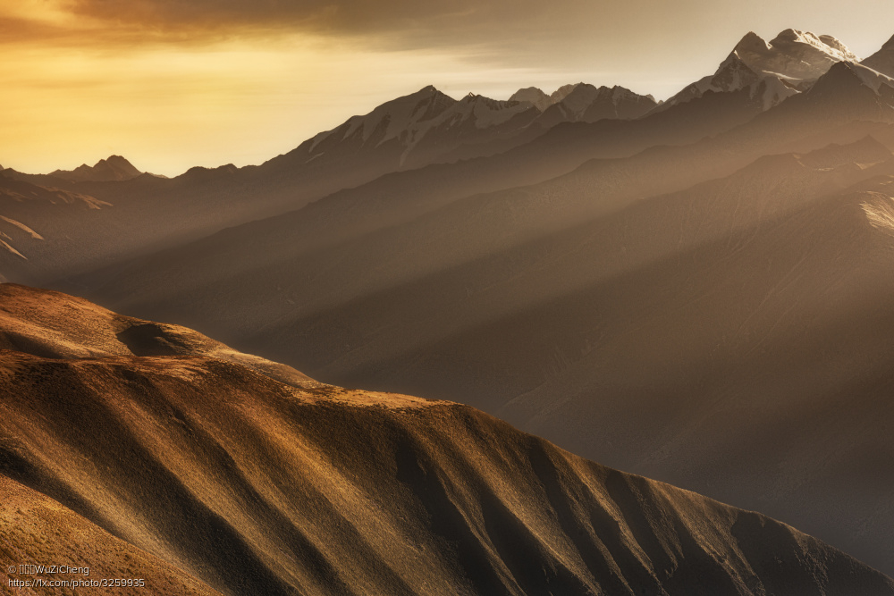 1x_com's tweet photo. 真实光束Real beam of light by 吴子诚WuZiCheng.
https://t.co/iMsJRgPiHk #landscapephotography #mountains #light #beam #mood #goldenview https://t.co/M5stLOj8gw